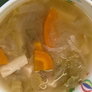 白菜と人参とねぎと凍み豆腐の味噌汁